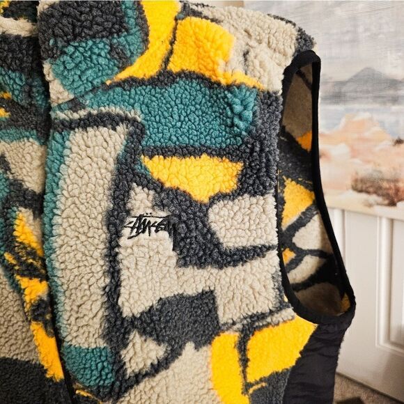 Stussy Colorblock sherpa Jacquard Design sleeveless Vest. - Picture 6 of 15